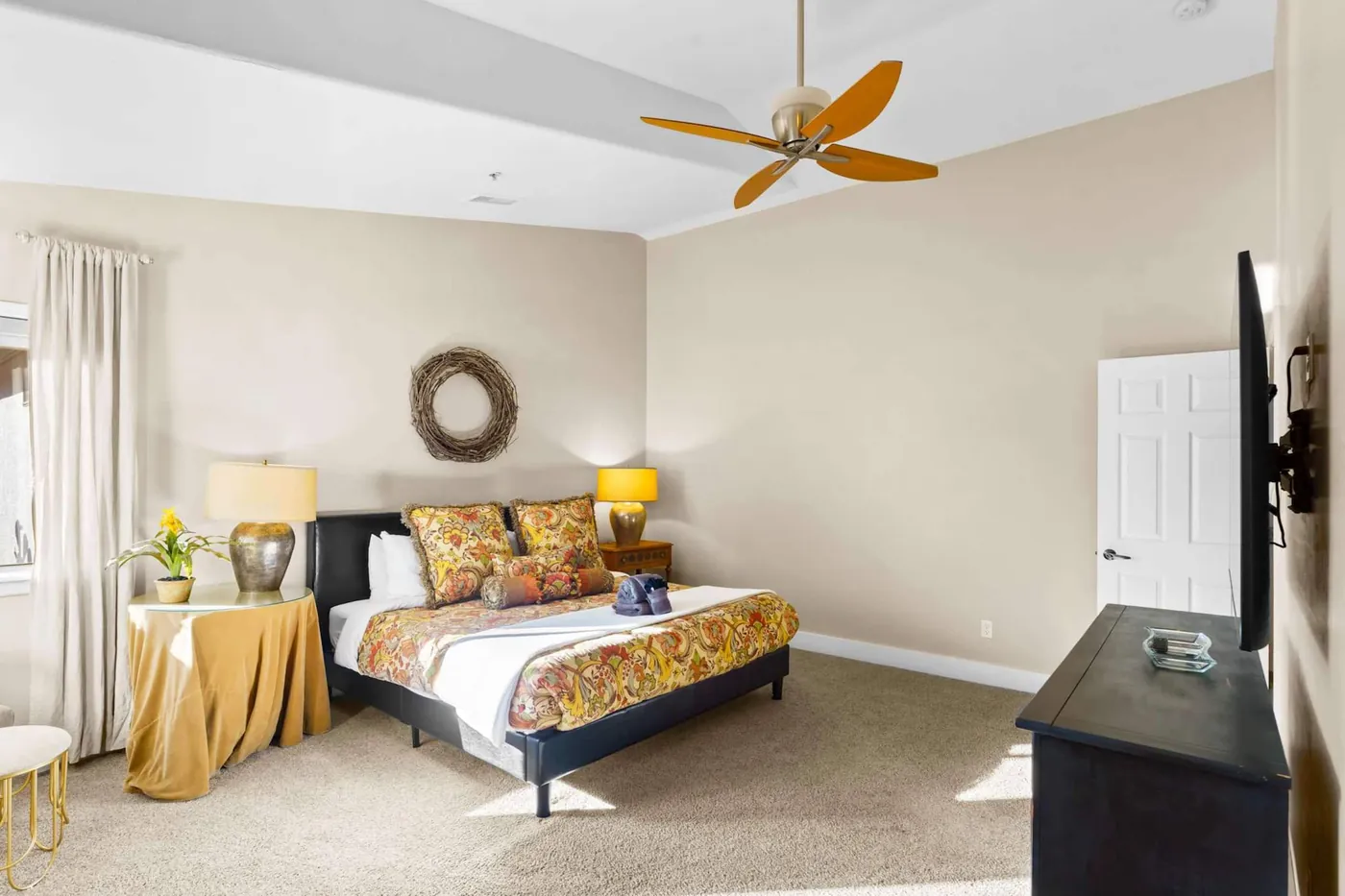 Queen bedroom, alternate view