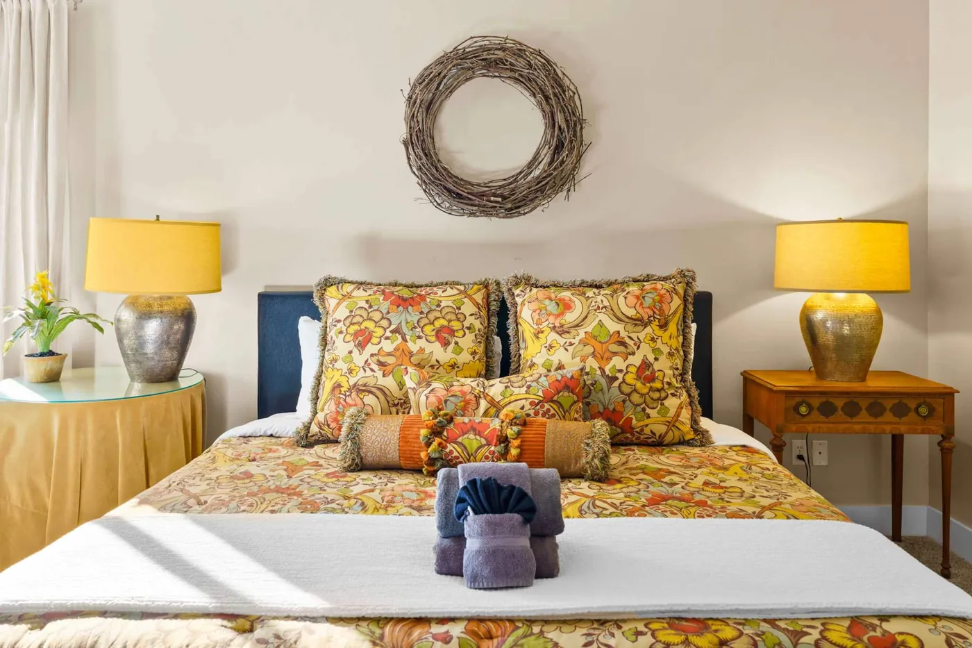 Queen bedroom detail